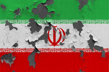 İran bayrağı boyalı, hasarlı ve kirli. Beton yüzeyi görmek için boyayı söküyor. Klasik Ulusal Konsept.