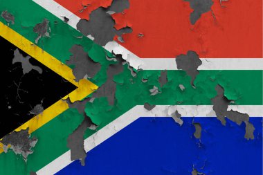 Güney Afrika bayrağı, beton yüzeyi görmek için boyalı, hasarlı ve kirli duvar boyası soyuluyor. Klasik Ulusal Konsept.