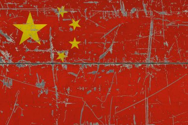 Çatlak kirli yüzeye Çin bayrağı çizilmiş. Klasik stil yüzeyinde ulusal model. Çizilmiş ve yıpranmış konsept.