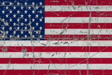 Çatlamış kirli yüzeyde Birleşik Devletler bayrağı var. Klasik stil yüzeyinde ulusal model. Çizilmiş ve yıpranmış konsept.