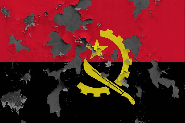 Flaga Angola Zbliżyć Malowane Uszkodzone Brudne Ścianie Odrywając Farbę Aby — Zdjęcie stockowe