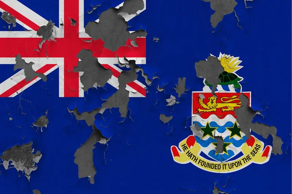 Флаг Каймановых Островов Закрывают Покрашенным Поврежденным Грязным Стене Снимая Краску — стоковое фото