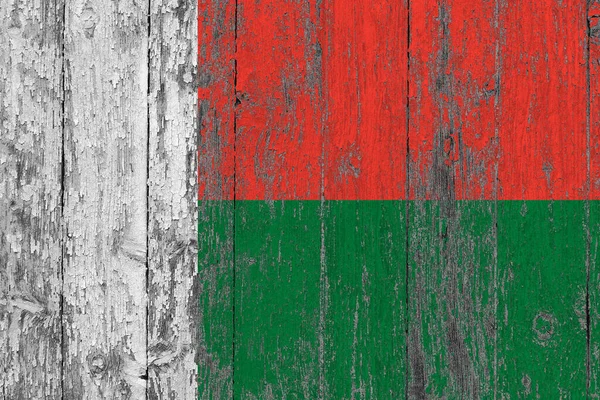 マダガスカルの国旗が木製の表面に傷をつけた 国立ヴィンテージの背景 古い木製のテーブル傷フラグ表面 — ストック写真