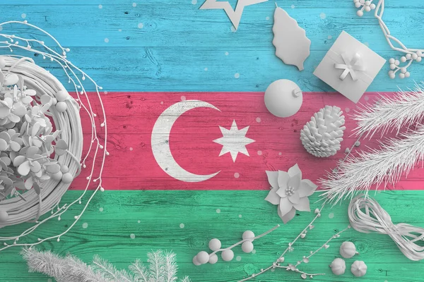 Aserbaidschanische Flagge Auf Einem Holztisch Mit Schneeartikeln Weihnachten Und Neujahr — Stockfoto