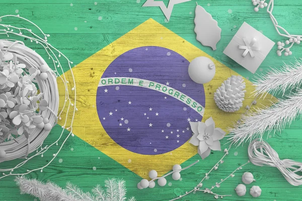 Brazilië Vlag Houten Tafel Met Sneeuw Voorwerpen Kerst Nieuwjaar Achtergrond — Stockfoto