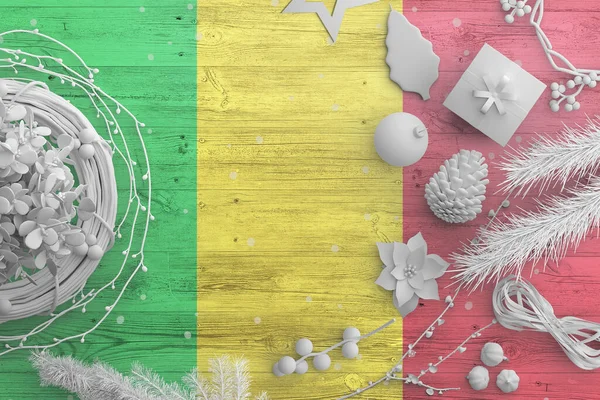 Bandera Malí Sobre Mesa Madera Con Objetos Nieve Navidad Año — Foto de Stock