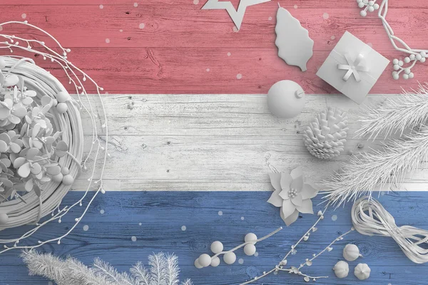 Nederlandse Vlag Houten Tafel Met Sneeuwobjecten Kerst Nieuwjaar Achtergrond Viering — Stockfoto