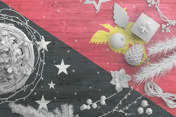 Bandera Papúa Nueva Guinea Sobre Mesa Madera Con Objetos Nieve — Foto de Stock