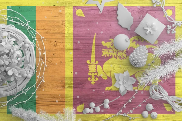 Bandera Sri Lanka Sobre Mesa Madera Con Objetos Nieve Navidad — Foto de Stock