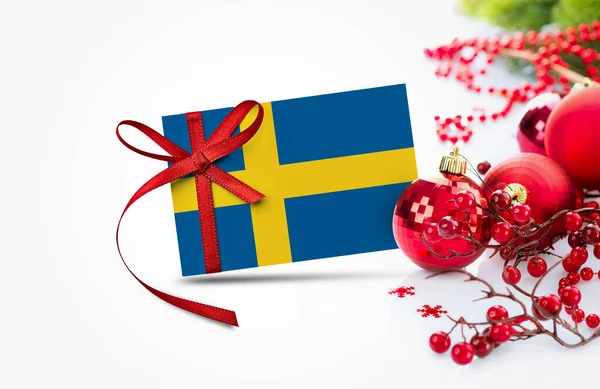 Zweden Vlag Nieuwjaar Uitnodiging Kaart Met Rode Kerst Ornamenten Concept — Stockfoto