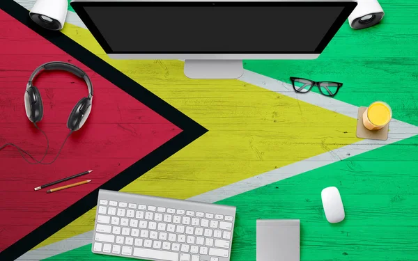 Bandera Guyana Fondo Con Auriculares Teclado Computadora Ratón Mesa Escritorio — Foto de Stock