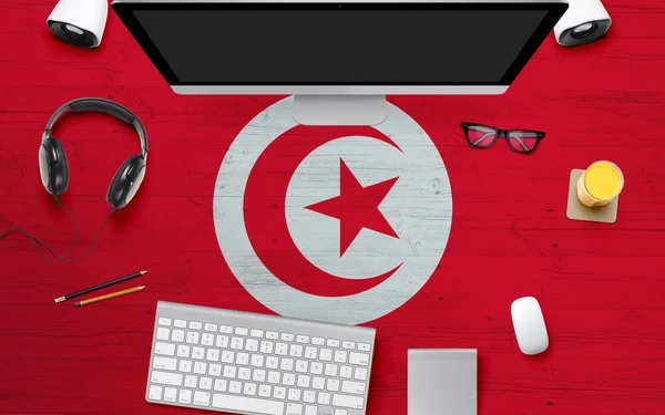 Túnez Bandera Fondo Con Auriculares Teclado Computadora Ratón Mesa Escritorio — Foto de Stock