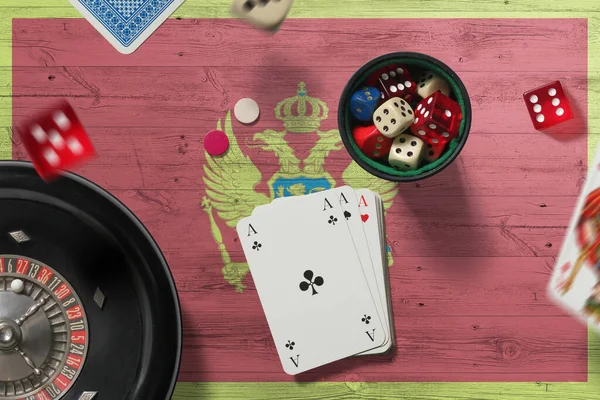 Montenegro Casino Thema Azen Pokerspel Kaarten Chips Rode Tafel Met — Stockfoto