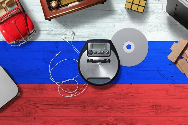 Bandera Rusia Escritorio Madera Con Concepto Medios Digitales Retro Tema — Foto de Stock