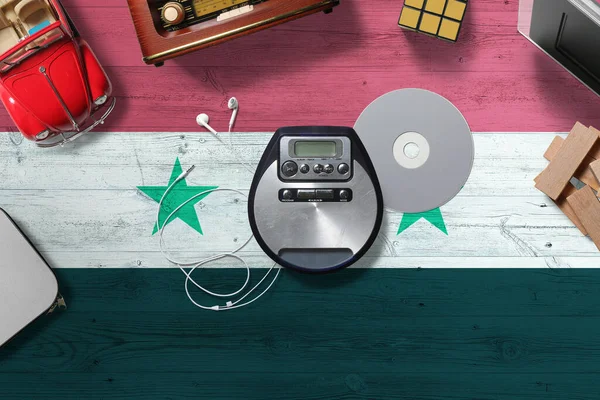 Bandera Siria Escritorio Madera Con Concepto Medios Digitales Retro Tema — Foto de Stock