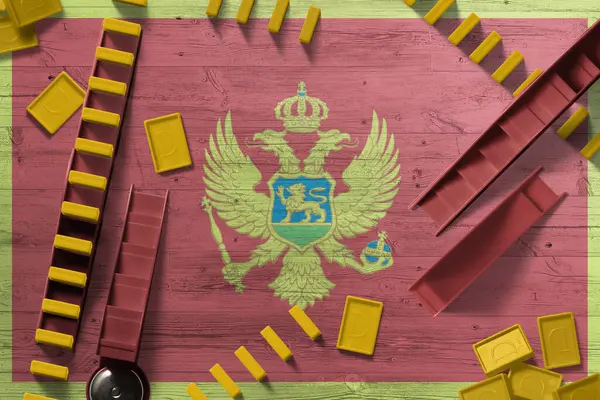 Флаг Черногории Национальным Фоном Домино Деревянном Столе Вид Сверху Концепция — стоковое фото