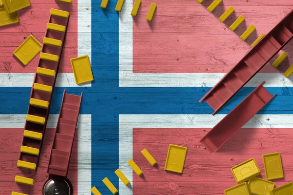 Bandera Noruega Con Fondo Nacional Con Dominó Sobre Mesa Madera — Foto de Stock