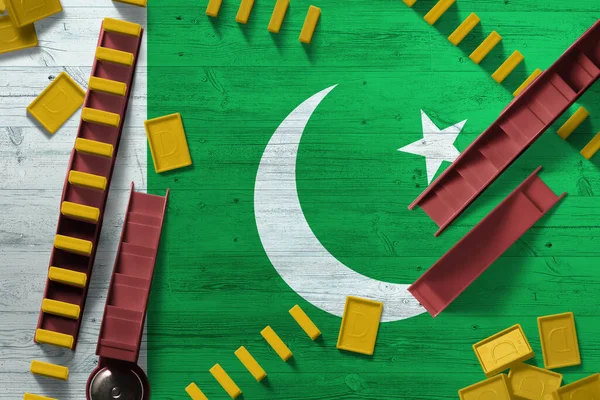 Bandera Pakistán Con Fondo Nacional Con Dominó Mesa Madera Vista — Foto de Stock