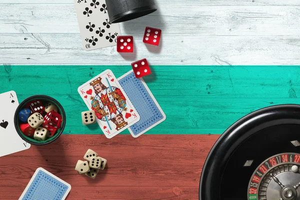 Болгария Тема Казино Тузы Игре Покер Карты Фишки Красном Столе — стоковое фото