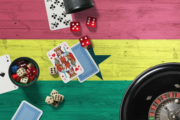 Tema Casino Ghana Ases Juego Póquer Cartas Fichas Mesa Roja — Foto de Stock