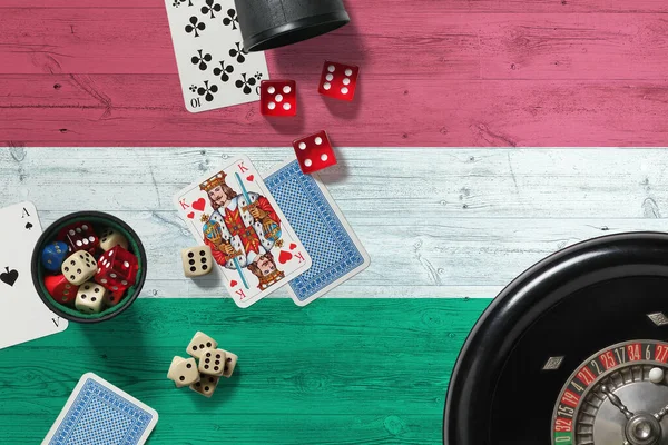 Hungría Tema Del Casino Ases Juego Póquer Cartas Fichas Mesa — Foto de Stock