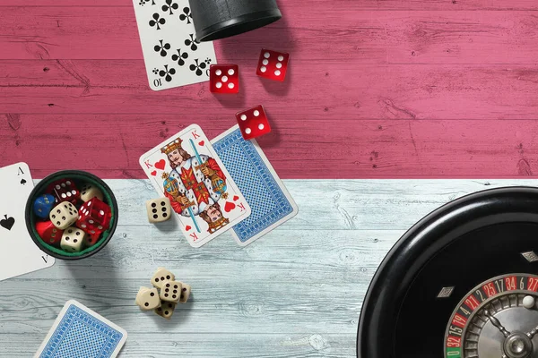 Tema Casino Indonesia Ases Juego Póquer Cartas Fichas Mesa Roja — Foto de Stock