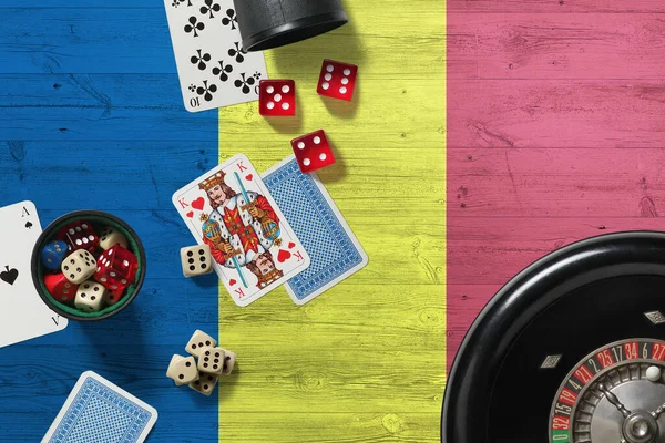 Румыния Тема Казино Тузы Игре Покер Карты Фишки Красном Столе — стоковое фото