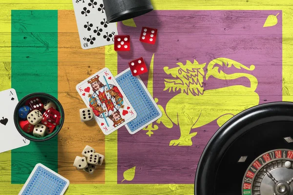Тема Казино Шри Ланки Тузы Игре Покер Карты Фишки Красном — стоковое фото