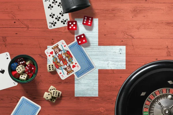 Швейцария Тема Казино Тузы Игре Покер Карты Фишки Красном Столе — стоковое фото