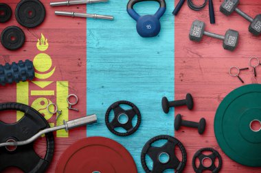 Moğolistan spor ve fitness konsepti. Ulusal arkaplanda demir çubuk bulunan ağır ağırlık plakalarının üst görünümü.