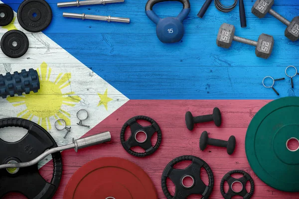 Filipinler spor ve spor konsepti. Ulusal arkaplanda demir çubuk bulunan ağır ağırlık plakalarının üst görünümü.