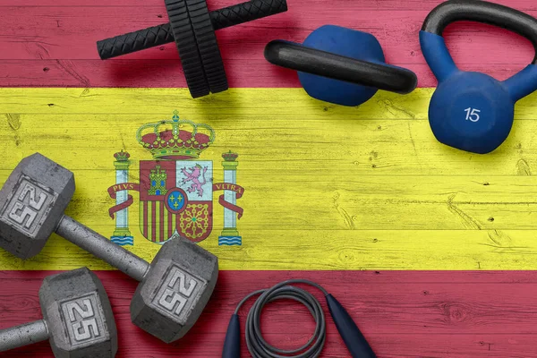 西班牙体育俱乐部的概念 国外背景下带有铁棍的厚重钢板顶视图 — 图库照片
