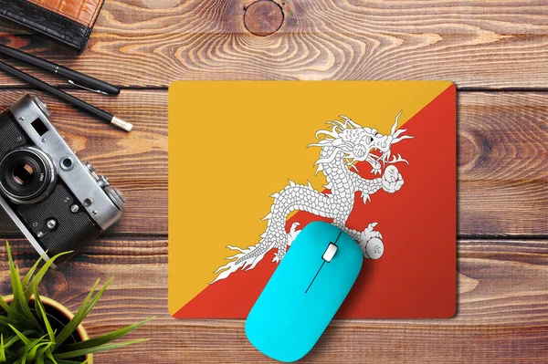 Steagul Bhutan Fundal Din Lemn Mouse Wireless Albastru Tampon Mouse — Fotografie, imagine de stoc