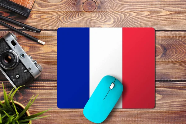 Bandera Francia Sobre Fondo Madera Con Ratón Inalámbrico Azul Una —  Fotos de Stock