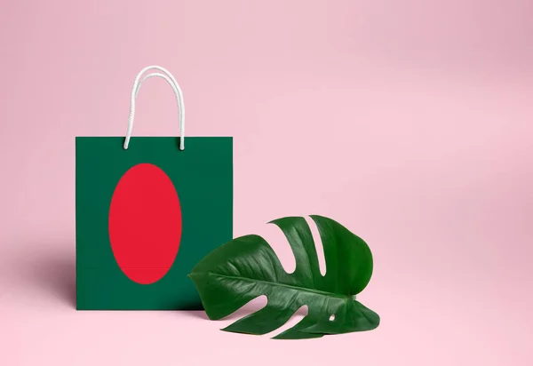 Koncepcja Zakupów Bangladeszu Krajowa Tekturowa Torba Zakupy Liściem Monstery Różowym — Zdjęcie stockowe