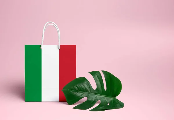 Italy Shopping Concept National Cardboard Shopping Bag Monstera Leaf Pink — Stock Photo, Image