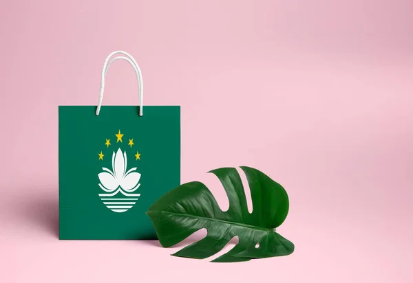 Macao Concepto Compras Bolsa Nacional Cartón Con Hoja Monstera Fondo — Foto de Stock