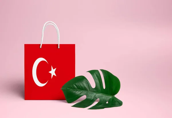 Einkaufskonzept Türkei Nationale Einkaufstasche Aus Karton Mit Monstera Blatt Und — Stockfoto