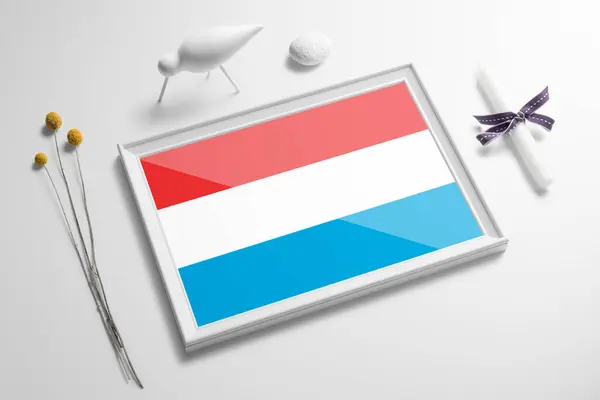 Lucemburská Vlajka Dřevěném Rámu Stole Bílý Přírodní Měkký Koncept Národní — Stock fotografie