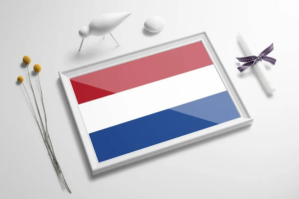 荷兰国旗 木制框架放在桌子上 白色自然柔软的概念 全国庆祝主题 — 图库照片