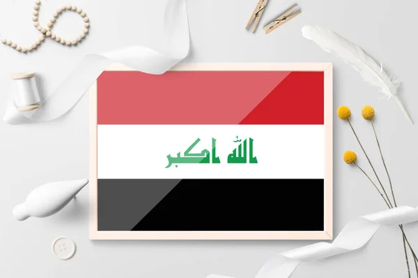 Irakische Flagge Holzrahmen Auf Weißem Kreativem Hintergrund Weißes Thema Feder — Stockfoto