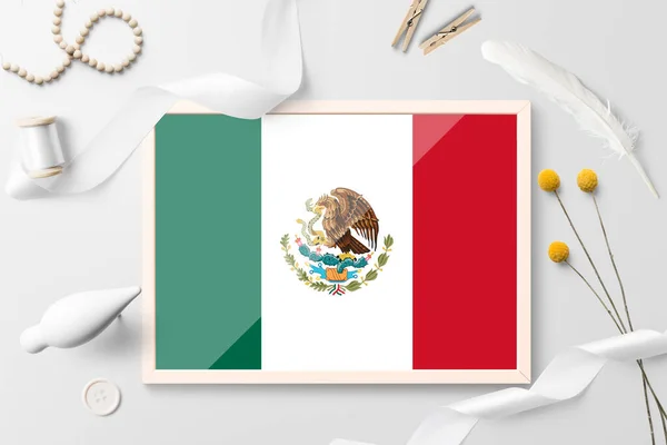 墨西哥国旗在木制框架上 白色的创意背景 白色主题 — 图库照片