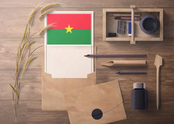 Invitación Burkina Faso Concepto Carta Celebración Bandera Con Papel Artesanal — Foto de Stock