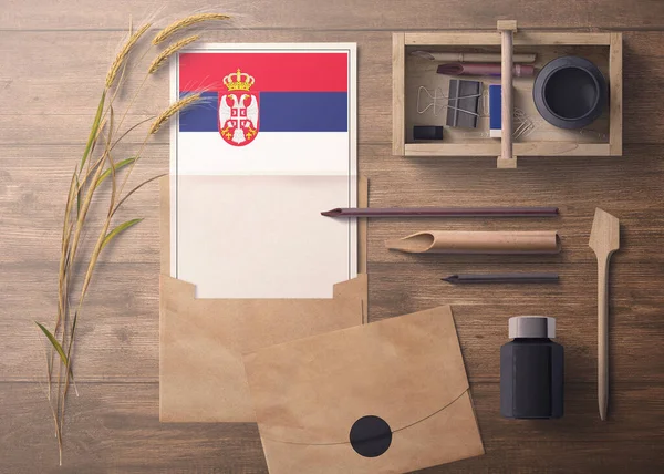 Serbia Invitación Concepto Carta Celebración Bandera Con Papel Artesanal Sobre — Foto de Stock