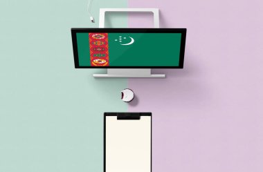 Bilgisayar ekranında Türkmenistan bayrağı, top view, cupcake ve planlama için boş not kağıdı. Turkuaz ve mor arkaplan içeren en küçük konsept.