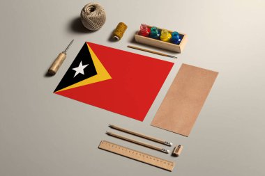 Doğu Timor el yazısı konsepti, aksesuarlar ve güzel el yazıları, kalemler, kalemler, mürekkep, fırça, el işi kağıt ve karton işçiliği için araçlar..