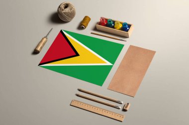 Guyana el yazısı konsepti, aksesuarlar ve güzel el yazıları, kalemler, kalemler, mürekkep, fırça, el işi kağıt ve karton işçiliği için aletler..