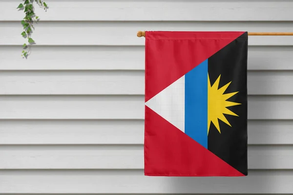Antigua Barbuda Bandera Nacional Pequeña Cuelga Una Cerca Piquete Largo — Foto de Stock