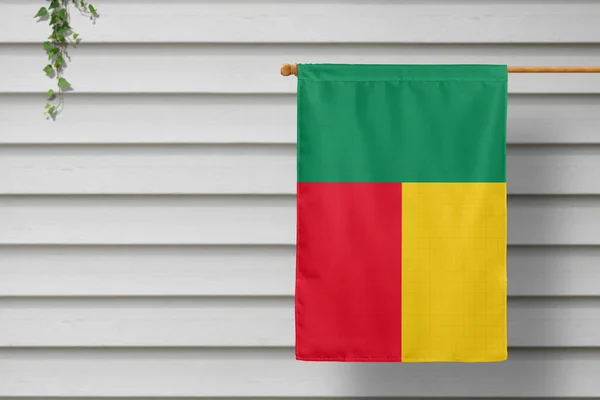 Drapeau Guinée Sur Fond Table Bois Drapeau Guinéen Ridé Vue image libre de  droit par sezerozger © #237342648