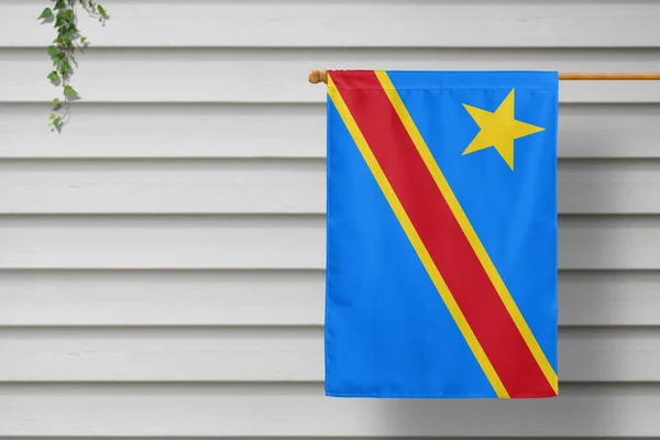 Bandera Nacional Del Congo Cuelga Una Cerca Largo Pared Madera — Foto de Stock